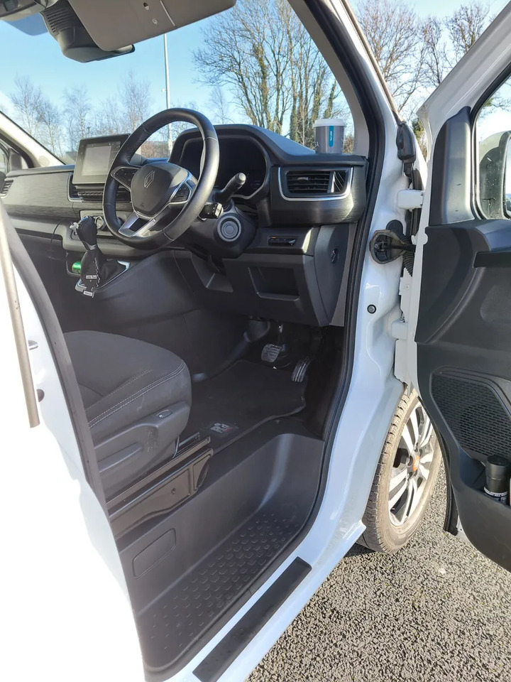 Panel van 2025 Renault Trafic170HP Auto: picture 17