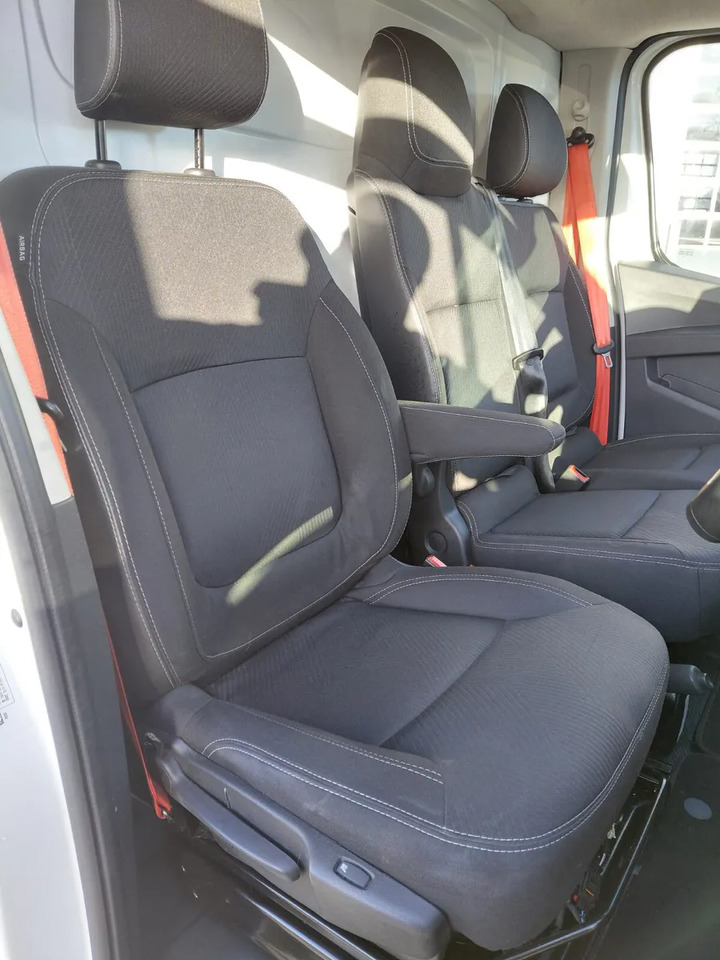 Panel van 2025 Renault Trafic170HP Auto: picture 18