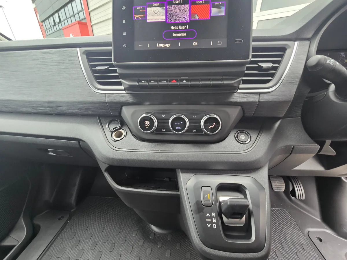 New Panel van NEW Renault Trafic Exclusive 170BHP/150BHP Auto Highland Silver: picture 12