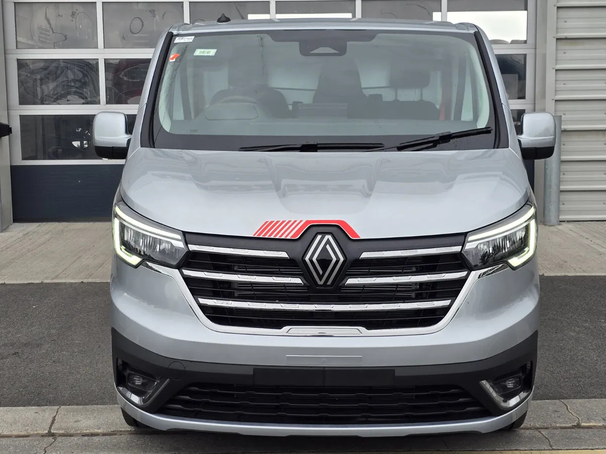 New Panel van NEW Renault Trafic Exclusive 170BHP/150BHP Auto Highland Silver: picture 6