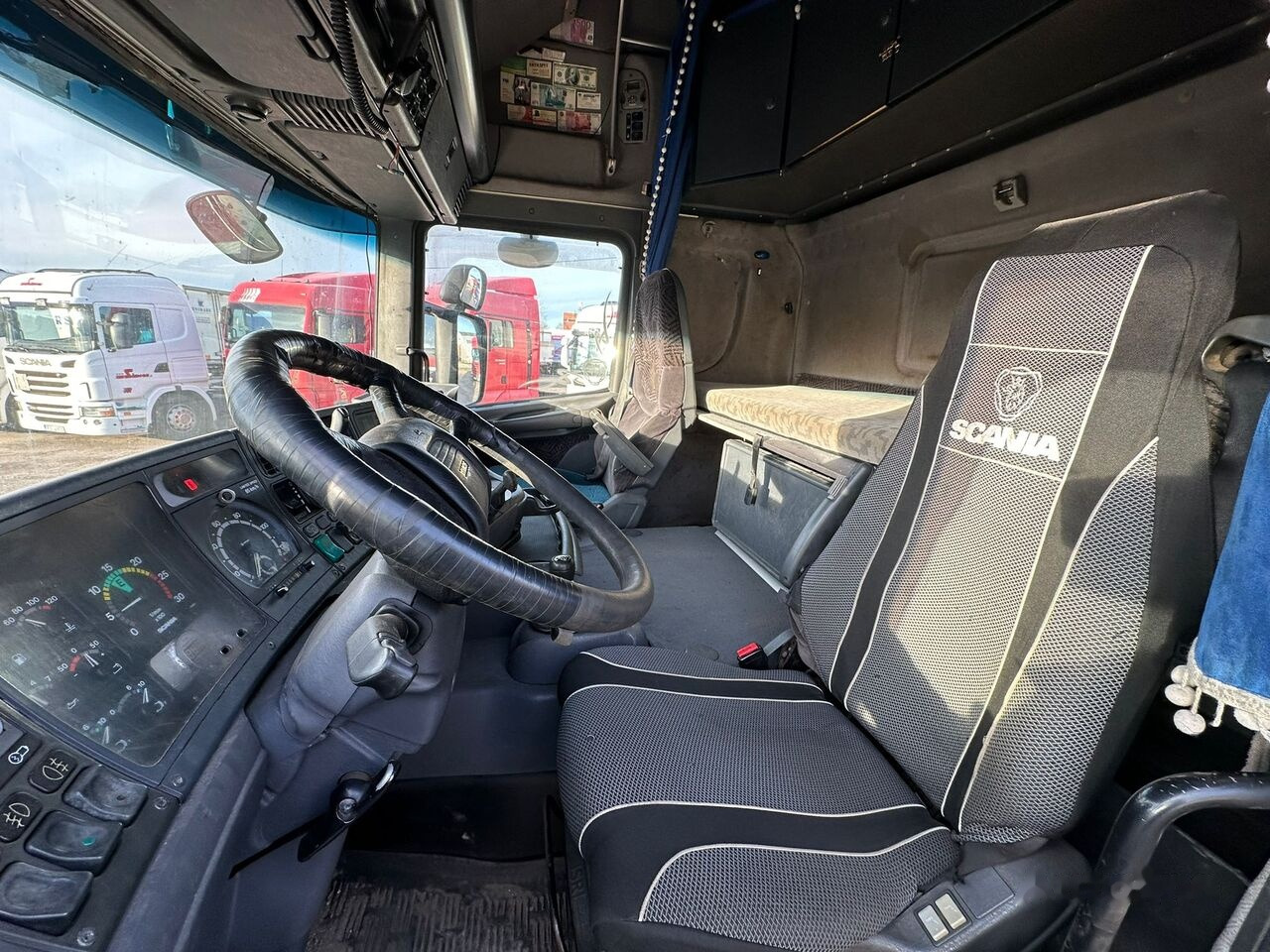 Tractor unit Scania R124 470: picture 8