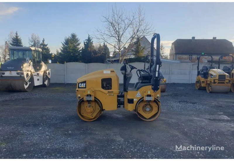 Caterpillar CB 24B road roller - Roller: picture 2 Caterpillar CB 24B road roller - Roller: picture 2