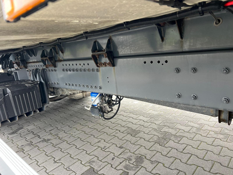 Leasing of DAF CF 370 FAR REFRIGERATOR LIFT CARRIER SUPRA 850 DAF CF 370 FAR REFRIGERATOR LIFT CARRIER SUPRA 850: picture 12