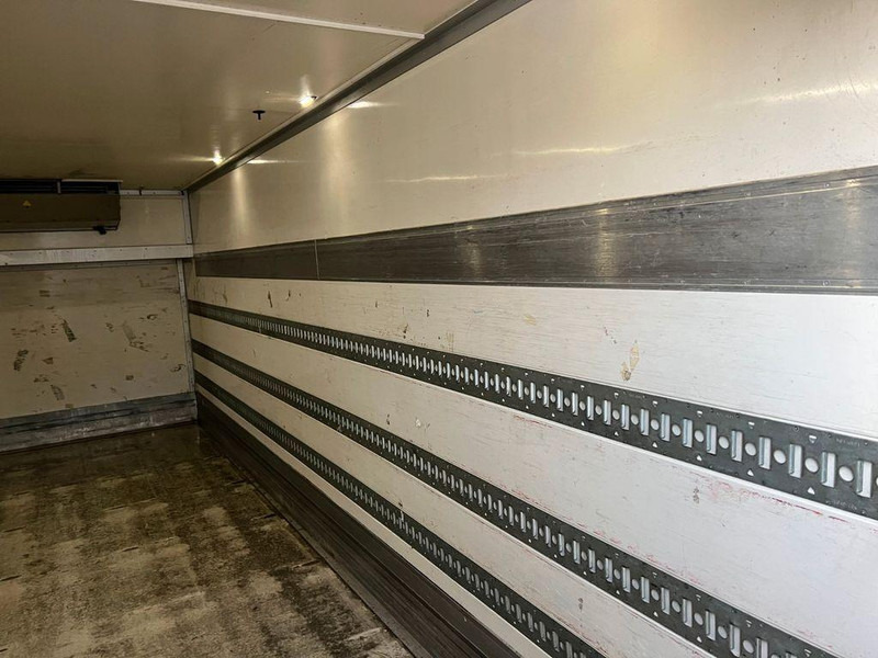 Refrigerator truck Iveco STRALIS 420: picture 11