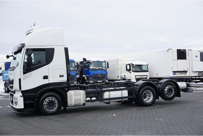Iveco STRALIS / 460 / ACC / E 6 / RETARDER / BDF / 7,15 M , 7,45 M - Cab chassis truck: picture 3 Iveco STRALIS / 460 / ACC / E 6 / RETARDER / BDF / 7,15 M , 7,45 M - Cab chassis truck: picture 3