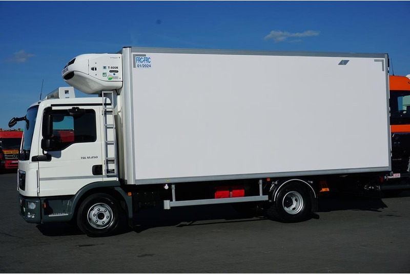 MAN TGL / 12.250 / ACC / EURO 6 / CHŁODNIA / 2 KOMOROWA - Refrigerator truck: picture 3 MAN TGL / 12.250 / ACC / EURO 6 / CHŁODNIA / 2 KOMOROWA - Refrigerator truck: picture 3