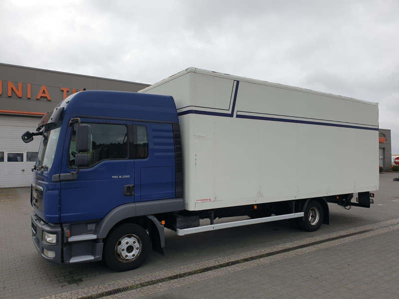 MAN TGL 8.220 EURO 5 CONTAINER+LIFT - Box truck: picture 2 MAN TGL 8.220 EURO 5 CONTAINER+LIFT - Box truck: picture 2