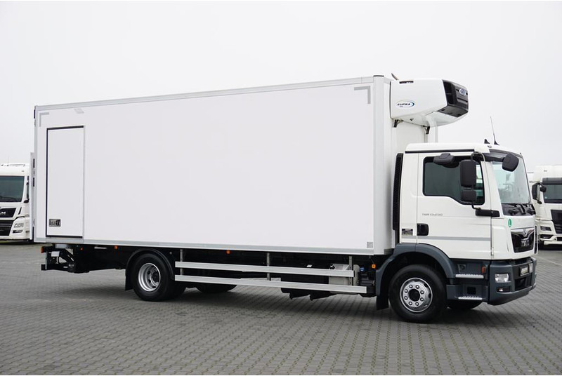 MAN TGM / 15.250 / EURO 6 / CHŁODNIA + WINDA / ŁAD. 6 750 KG / 18 PA - Refrigerator truck: picture 4 MAN TGM / 15.250 / EURO 6 / CHŁODNIA + WINDA / ŁAD. 6 750 KG / 18 PA - Refrigerator truck: picture 4