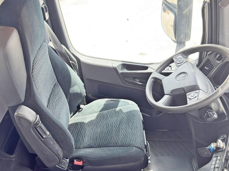 Concrete mixer truck Mercedes-Benz AROCS 3743 * Betonpumpe + FUNK * 8x4 * TOP: picture 12