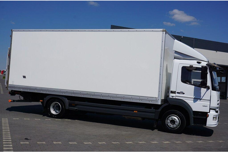 Mercedes-Benz ATEGO / 1221 / ACC / EURO 6 / KONTENER + WINDA / 17 PALET - Box truck: picture 4 Mercedes-Benz ATEGO / 1221 / ACC / EURO 6 / KONTENER + WINDA / 17 PALET - Box truck: picture 4
