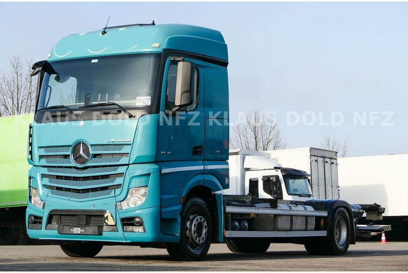 Mercedes-Benz Actros 1840 - Container chassis truck - Container transporter/ Swap body truck: picture 1 Mercedes-Benz Actros 1840 - Container chassis truck - Container transporter/ Swap body truck: picture 1