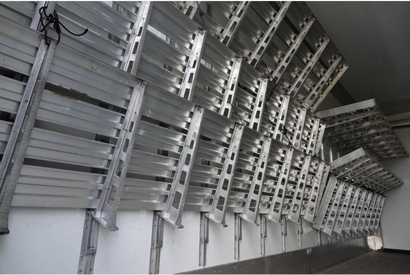 Refrigerator truck Renault D 16 260 / CHŁODNIA - 6,8 M / MULTITEMPERATURA / CARRIER SUPRA 8: picture 17