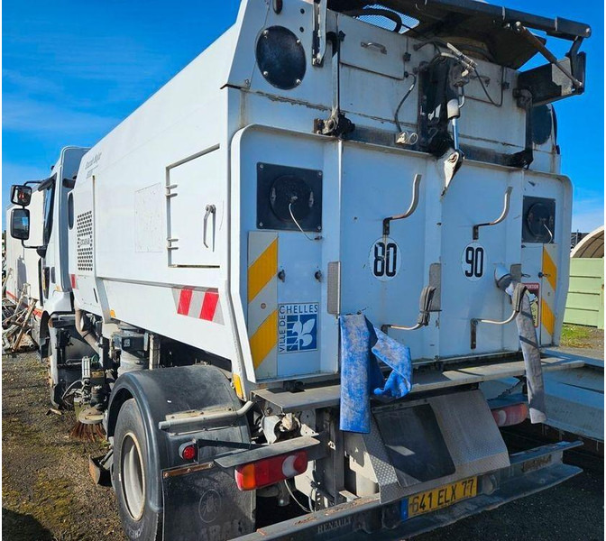 Renault MIDLUM 220 Dxi - Road sweeper truck - Road sweeper: picture 3 Renault MIDLUM 220 Dxi - Road sweeper truck - Road sweeper: picture 3