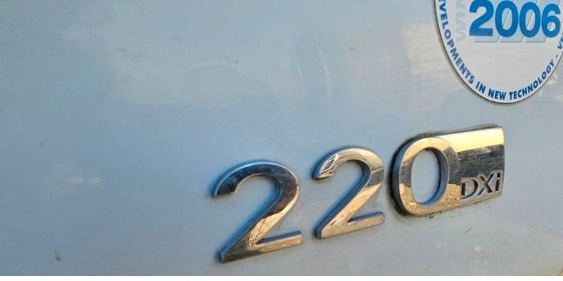 Renault MIDLUM 220 Dxi - Road sweeper truck - Road sweeper: picture 5 Renault MIDLUM 220 Dxi - Road sweeper truck - Road sweeper: picture 5