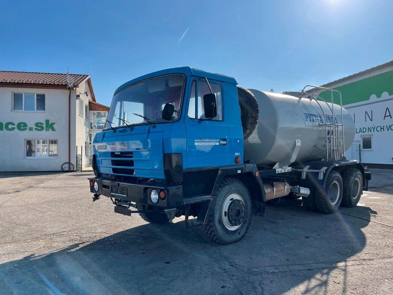 Tatra 815 6x6 Vízszállító Tartálykocsi - Tank truck: picture 2 Tatra 815 6x6 Vízszállító Tartálykocsi - Tank truck: picture 2