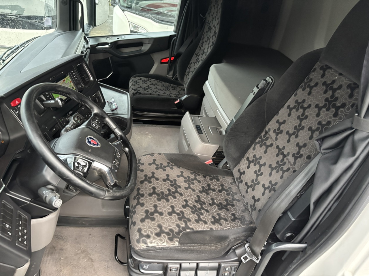 Tractor unit SCANIA R 500 A6x4NB: picture 11