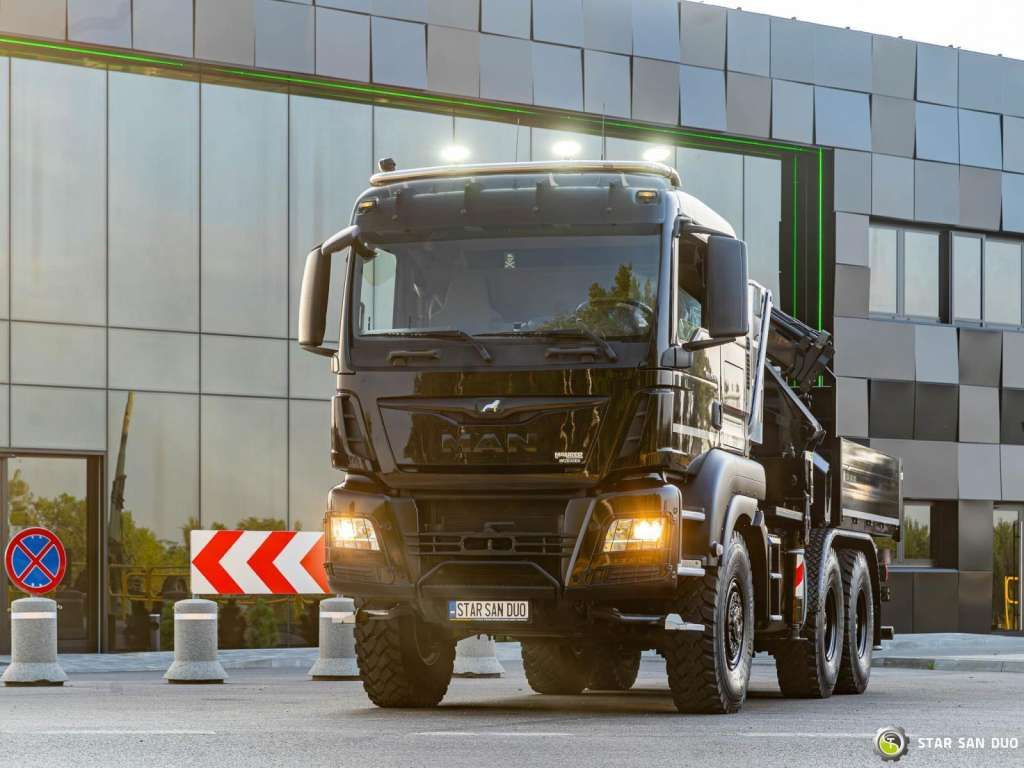 Crane truck MAN  TGS 26.420 6x6 HMF 3000 K6 Fly Jib Crane Basket: picture 9