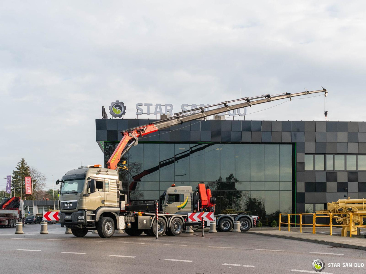 - Crane truck: picture 3 - Crane truck: picture 3