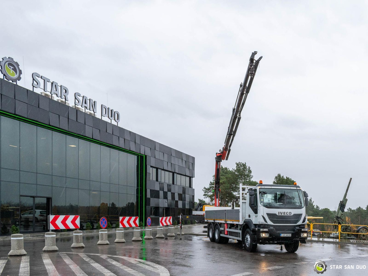 - Crane truck: picture 4 - Crane truck: picture 4