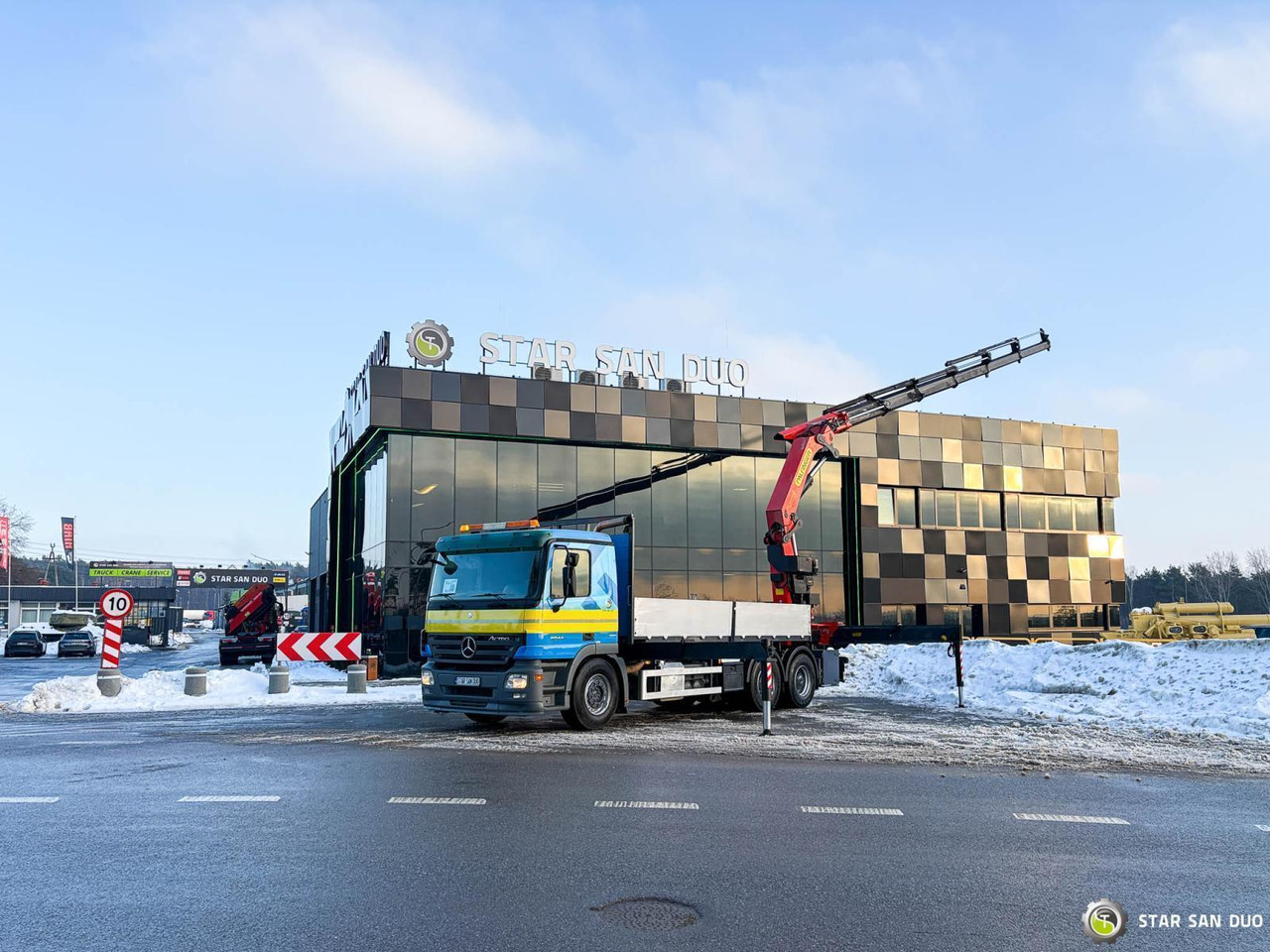 - Crane truck: picture 4 - Crane truck: picture 4