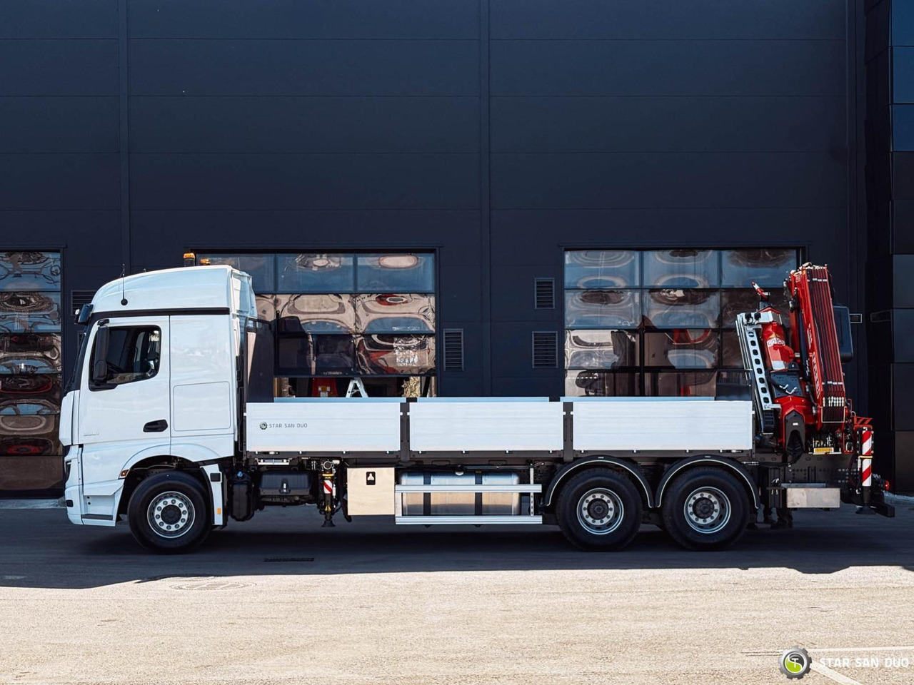- Crane truck: picture 3 - Crane truck: picture 3