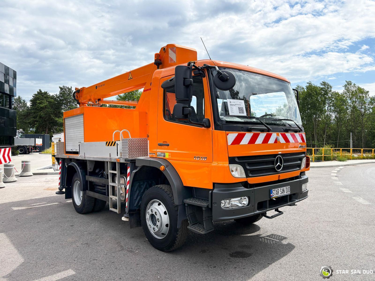- Truck mounted aerial platform: picture 2 - Truck mounted aerial platform: picture 2