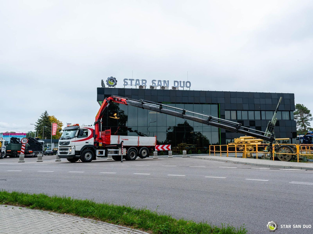 - Crane truck: picture 5 - Crane truck: picture 5