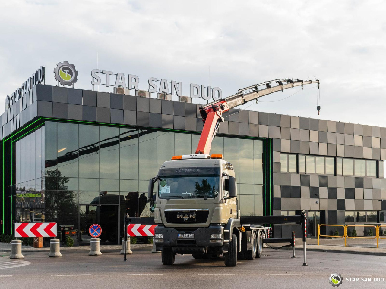 - Crane truck: picture 5 - Crane truck: picture 5