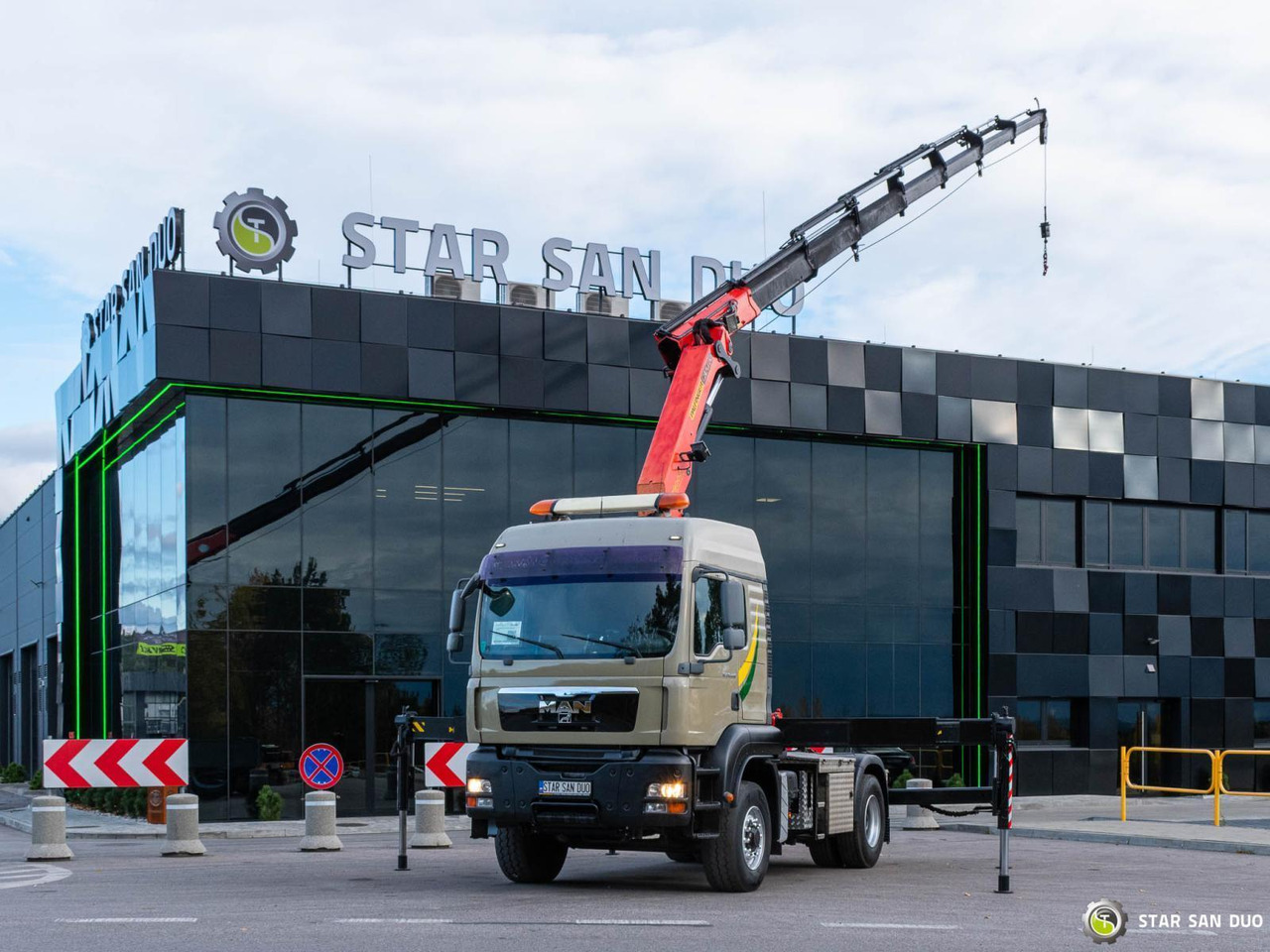 - Crane truck: picture 4 - Crane truck: picture 4