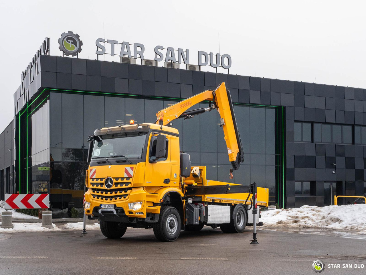 - Crane truck: picture 3 - Crane truck: picture 3