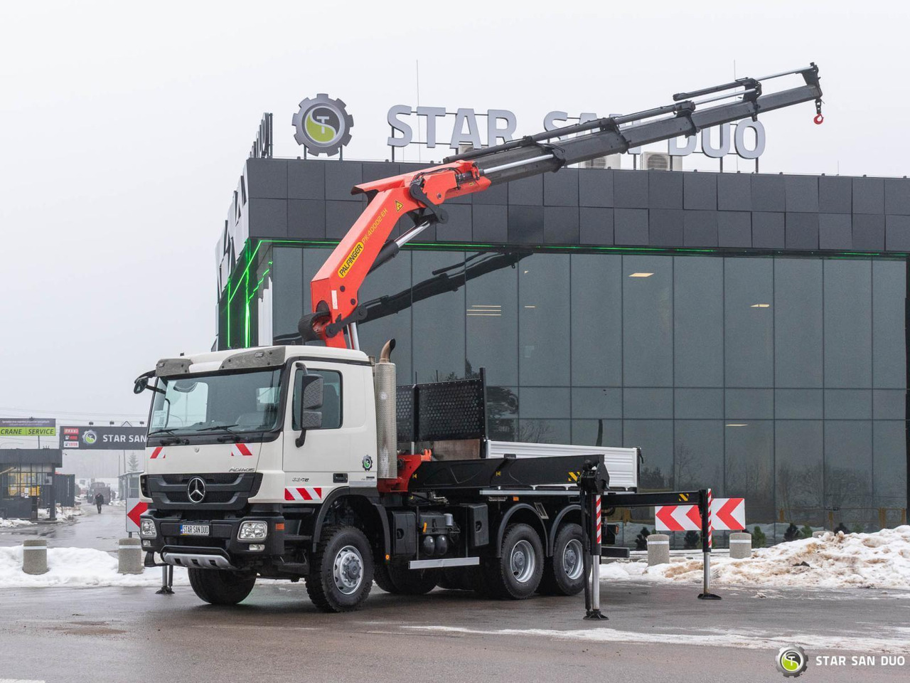 - Crane truck: picture 4 - Crane truck: picture 4