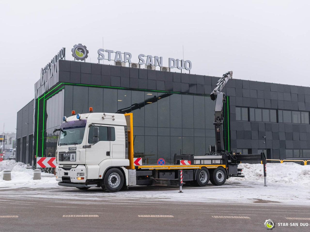 - Crane truck: picture 5 - Crane truck: picture 5