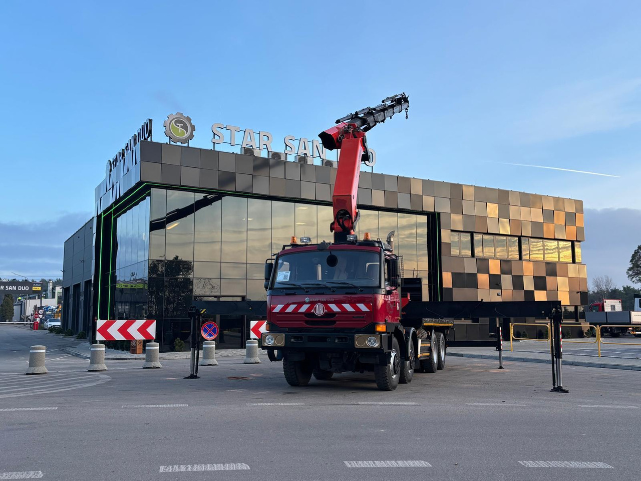 - Crane truck: picture 3 - Crane truck: picture 3