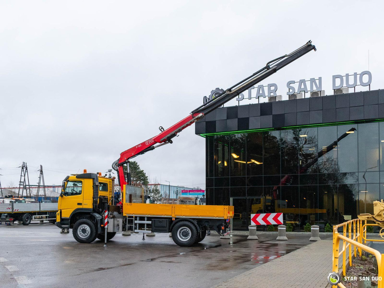 - Crane truck: picture 2 - Crane truck: picture 2