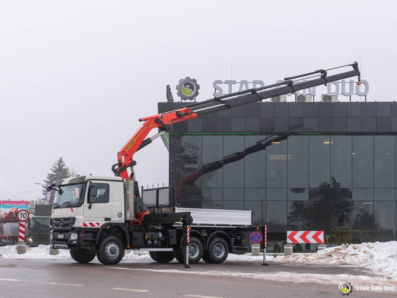 - Crane truck: picture 1 - Crane truck: picture 1