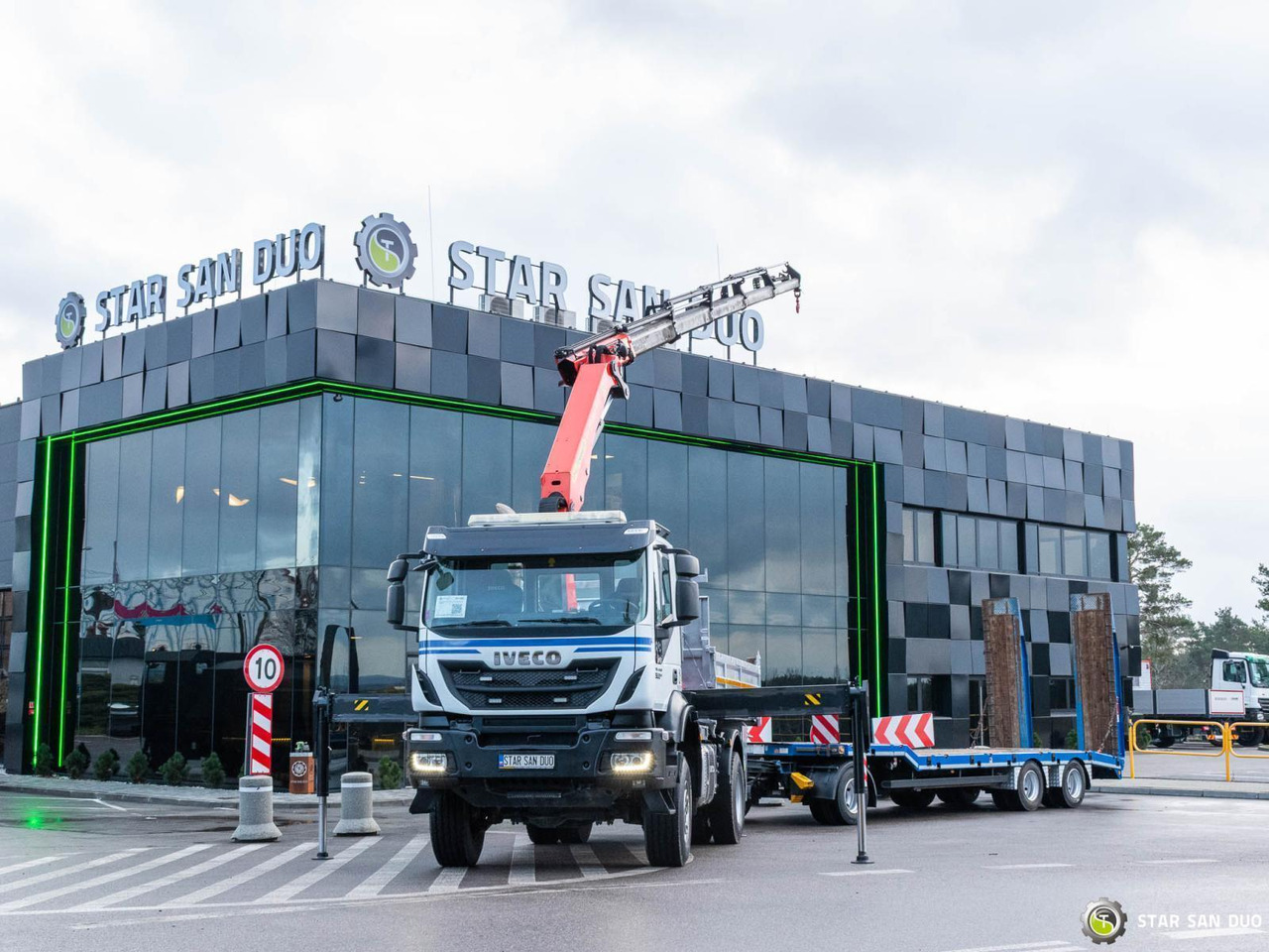 - Crane truck: picture 5 - Crane truck: picture 5