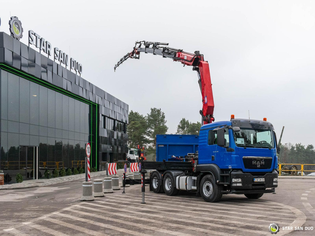 - Crane truck: picture 4 - Crane truck: picture 4