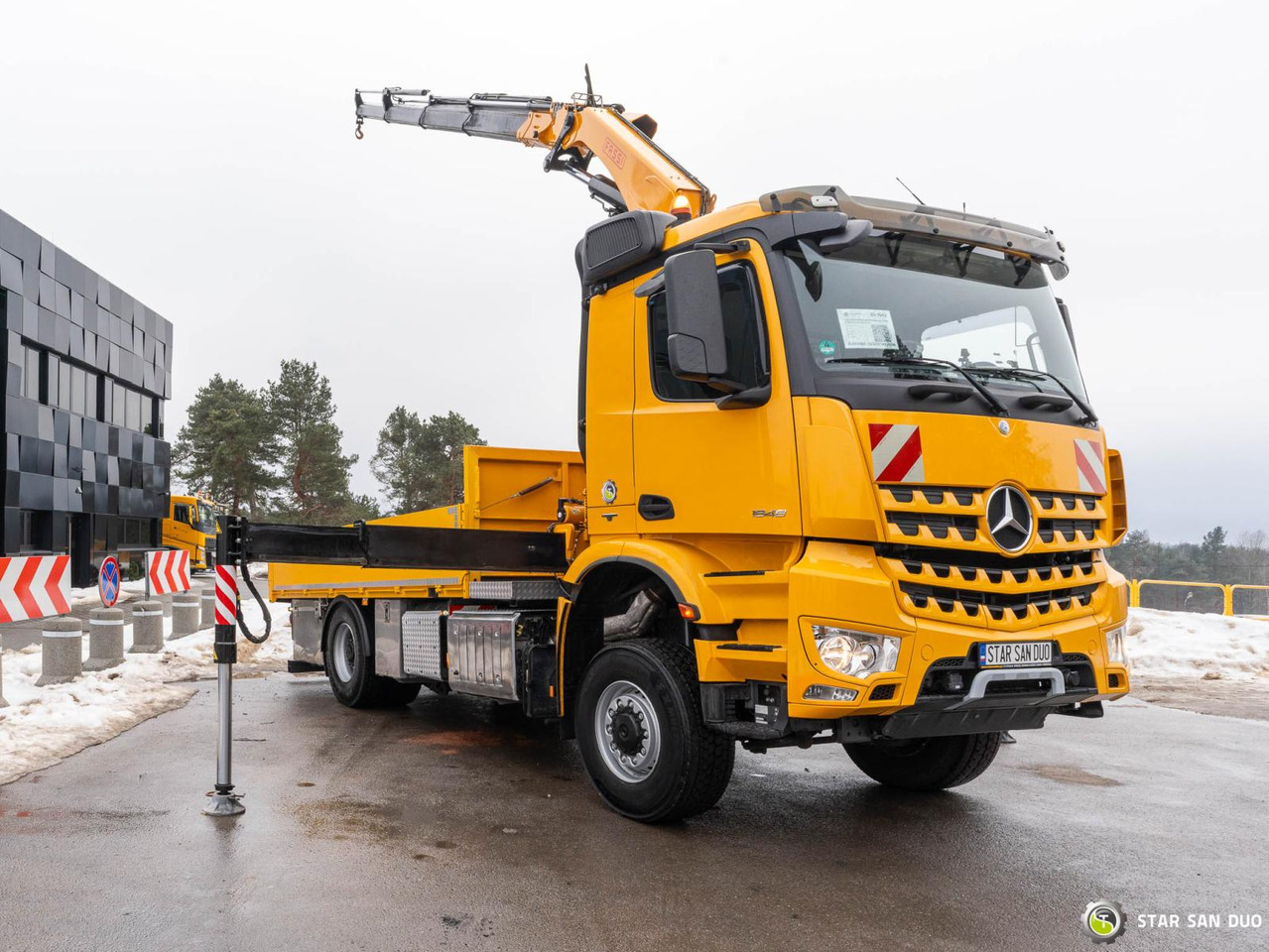 - Crane truck: picture 4 - Crane truck: picture 4