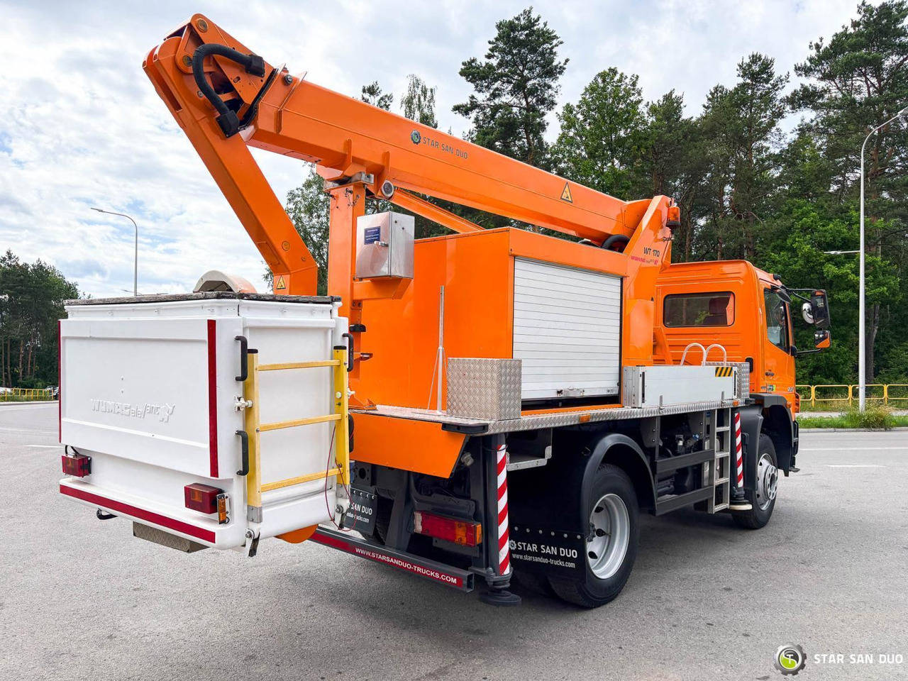 - Truck mounted aerial platform: picture 5 - Truck mounted aerial platform: picture 5