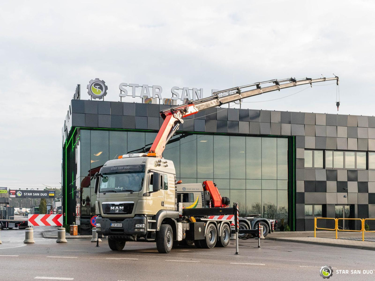 - Crane truck: picture 1 - Crane truck: picture 1