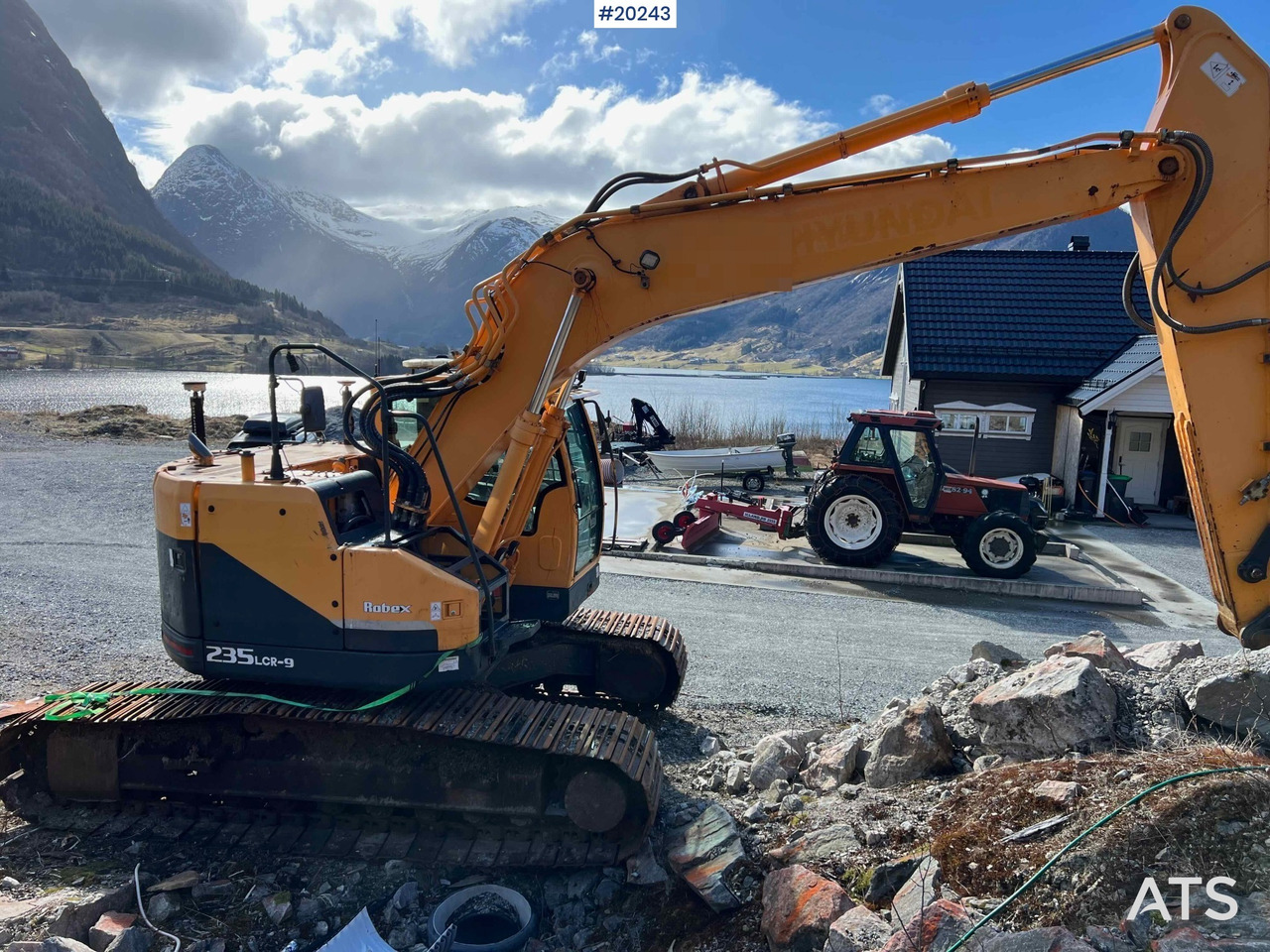 Hyundai Robex 235LCR-9 - Excavator: picture 3 Hyundai Robex 235LCR-9 - Excavator: picture 3