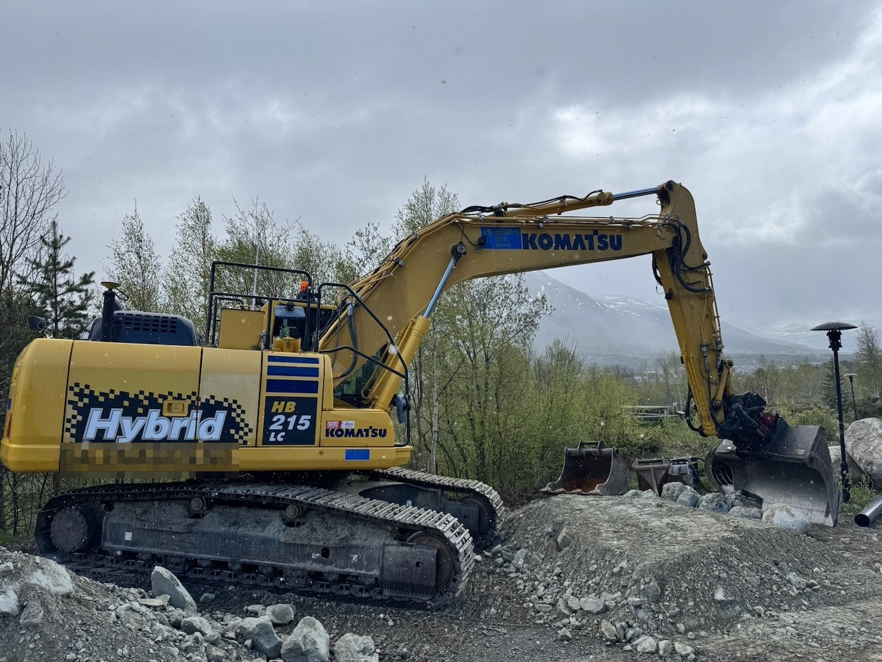 Komatsu HB215LC-2 - Excavator: picture 3 Komatsu HB215LC-2 - Excavator: picture 3