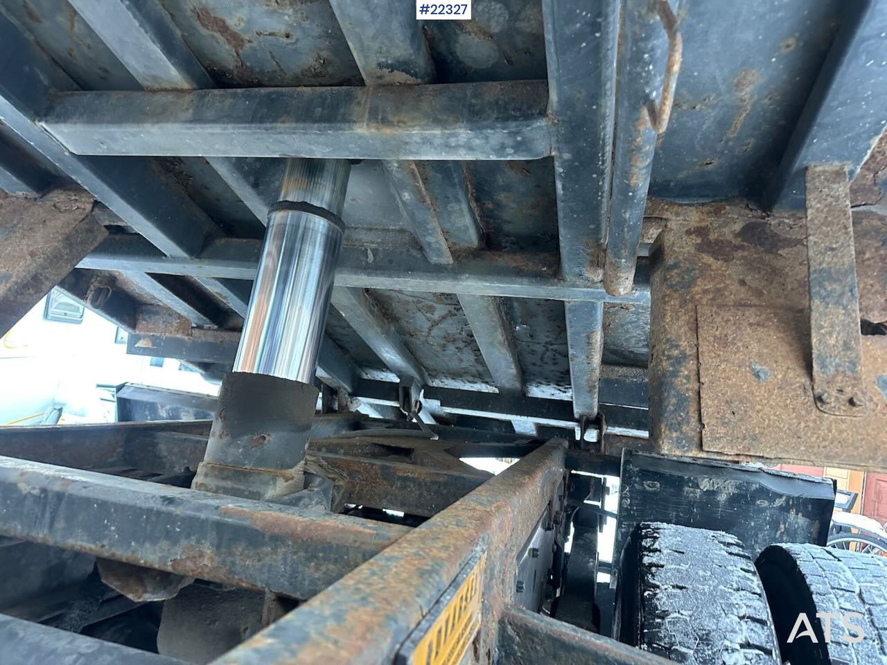 Crane truck MAN 14 224 LC kranbil m / 7 t/m kran og to sett dekk. Lav km stand. SE VIDEO: picture 19