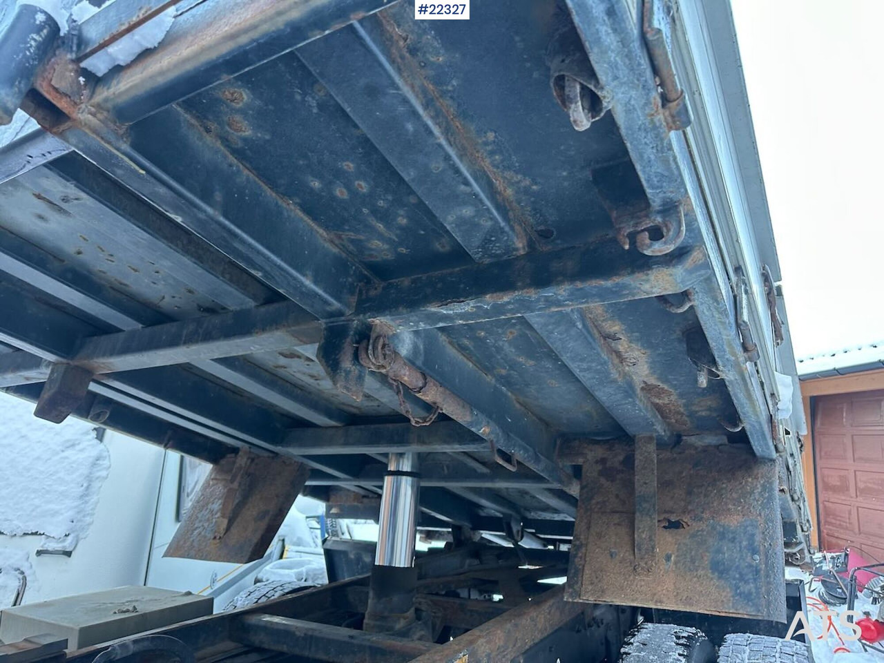 Crane truck MAN 14 224 LC kranbil m / 7 t/m kran og to sett dekk. Lav km stand. SE VIDEO: picture 17