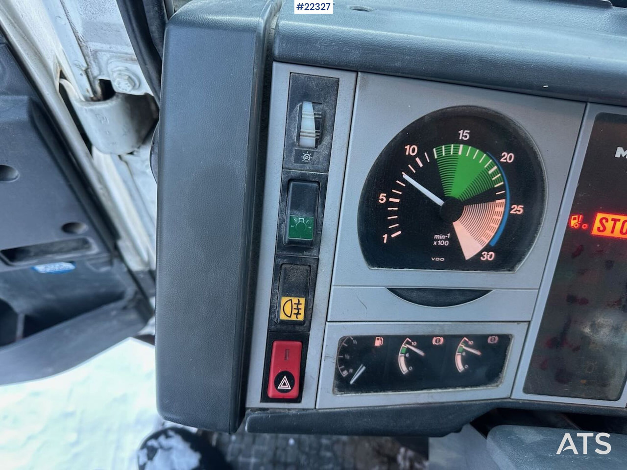 Crane truck MAN 14 224 LC kranbil m / 7 t/m kran og to sett dekk. Lav km stand. SE VIDEO: picture 40