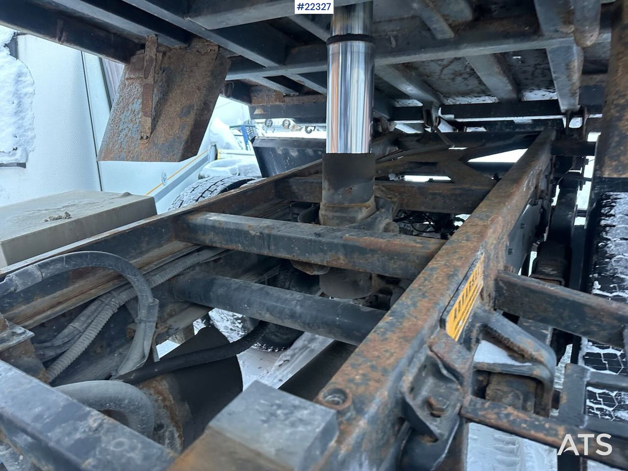 Crane truck MAN 14 224 LC kranbil m / 7 t/m kran og to sett dekk. Lav km stand. SE VIDEO: picture 18