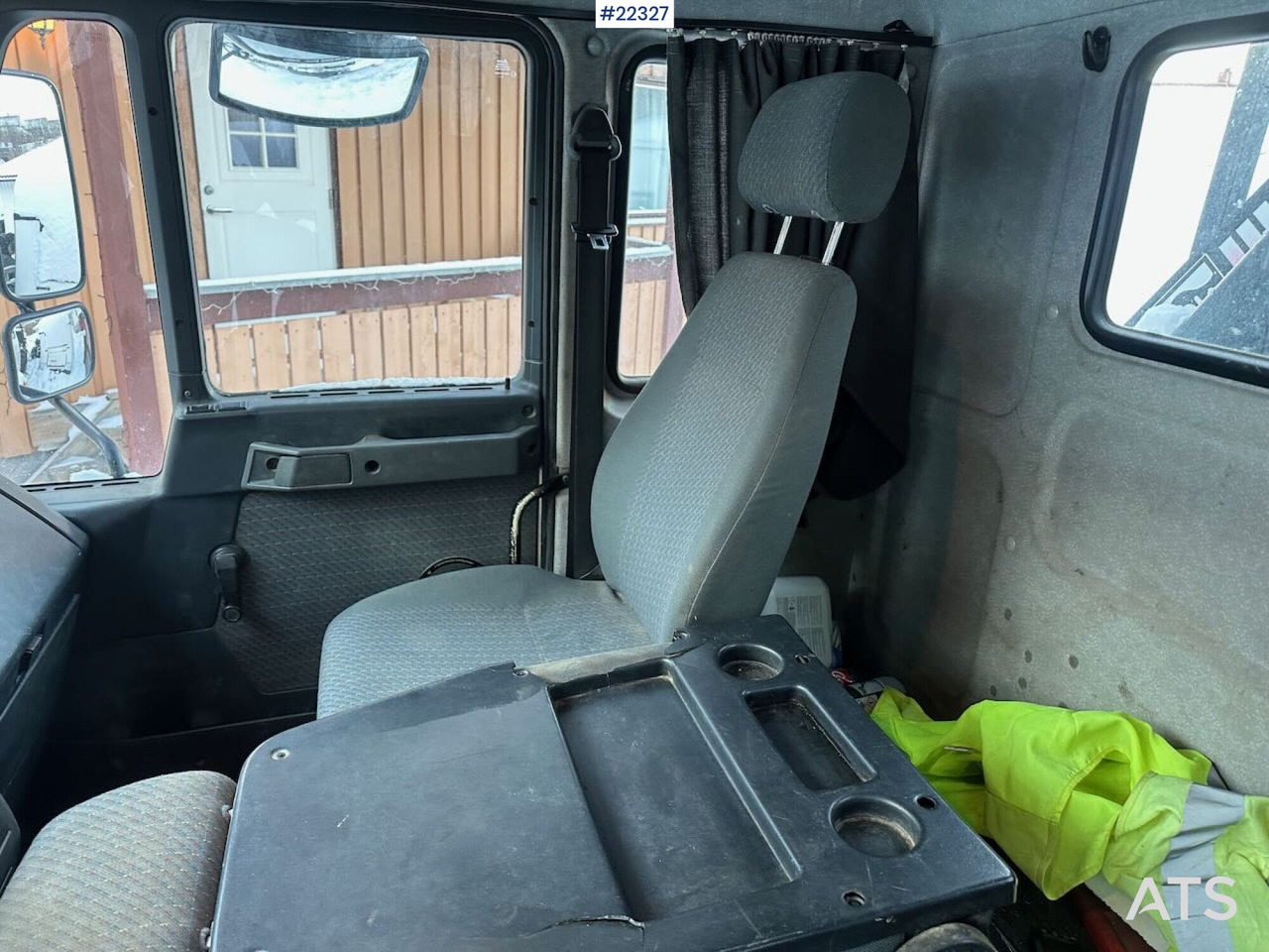 Crane truck MAN 14 224 LC kranbil m / 7 t/m kran og to sett dekk. Lav km stand. SE VIDEO: picture 37