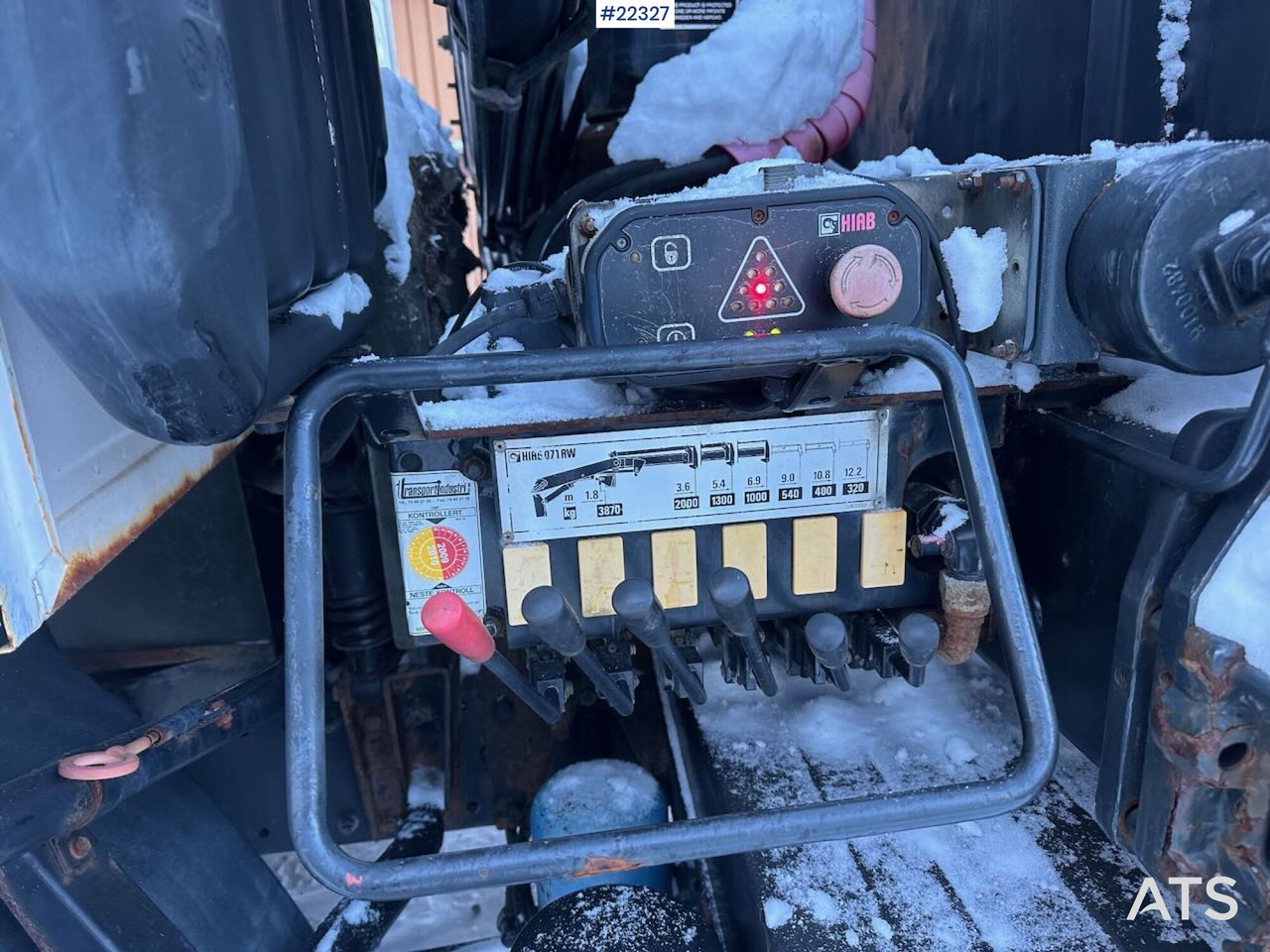 Crane truck MAN 14 224 LC kranbil m / 7 t/m kran og to sett dekk. Lav km stand. SE VIDEO: picture 31