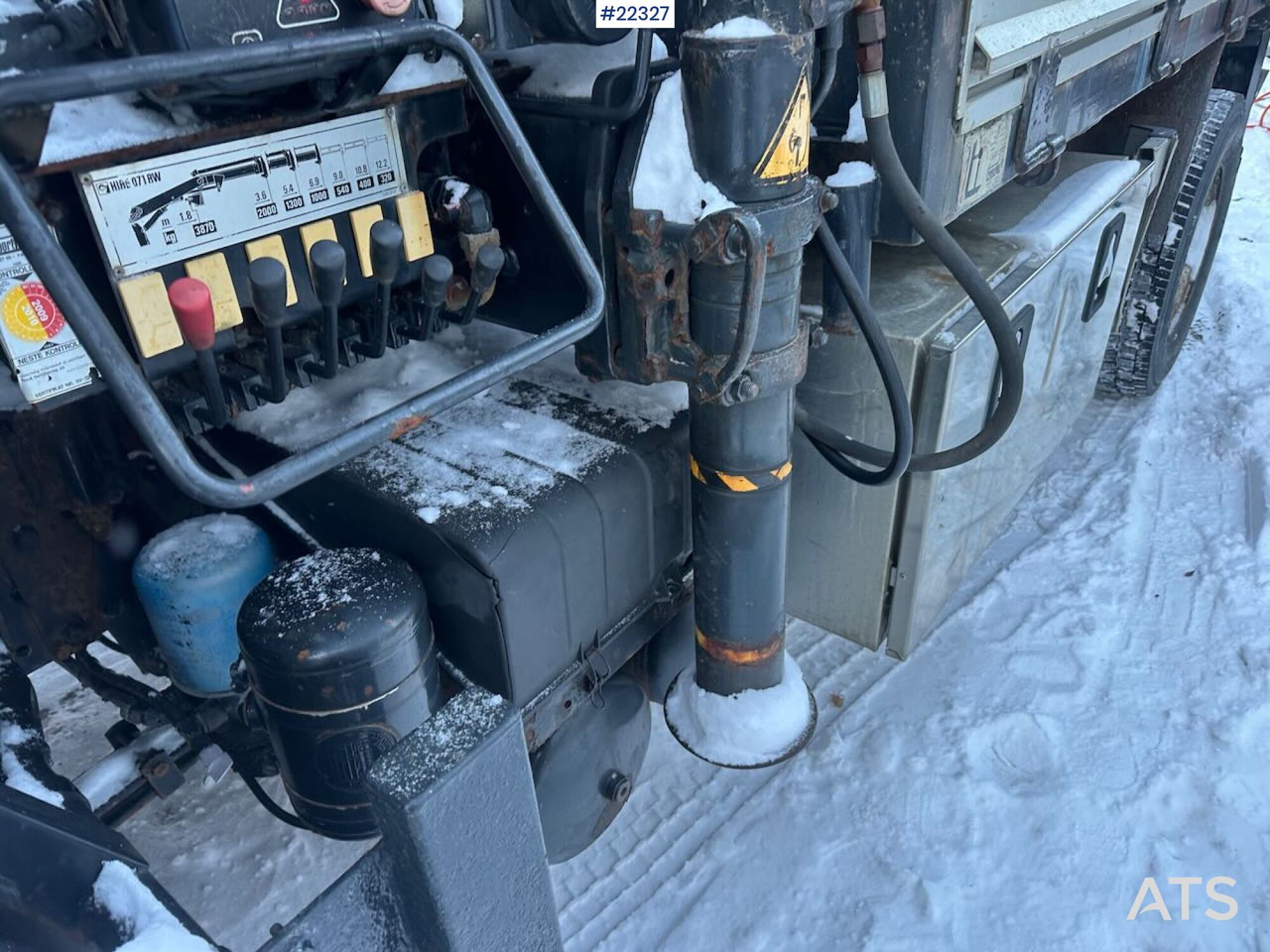 Crane truck MAN 14 224 LC kranbil m / 7 t/m kran og to sett dekk. Lav km stand. SE VIDEO: picture 34