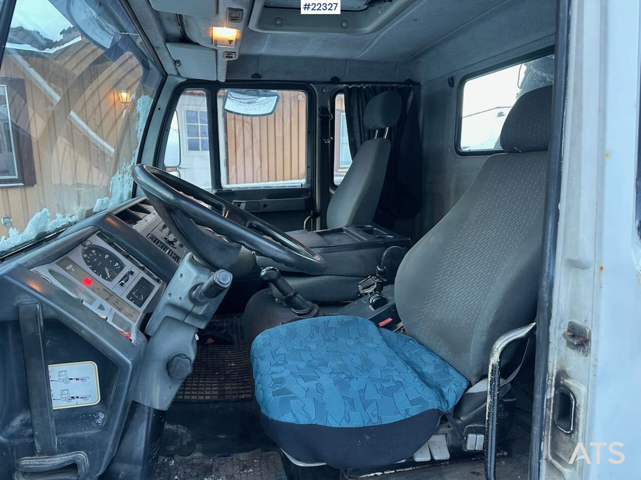 Crane truck MAN 14 224 LC kranbil m / 7 t/m kran og to sett dekk. Lav km stand. SE VIDEO: picture 36